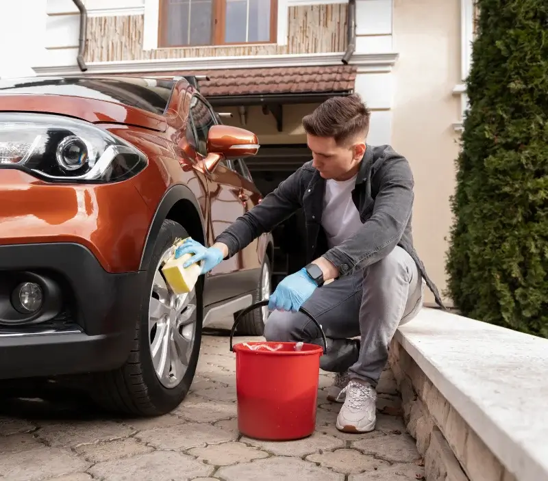 Lavage auto à domicile Chagnon : professionnel intervenant sur un véhicule